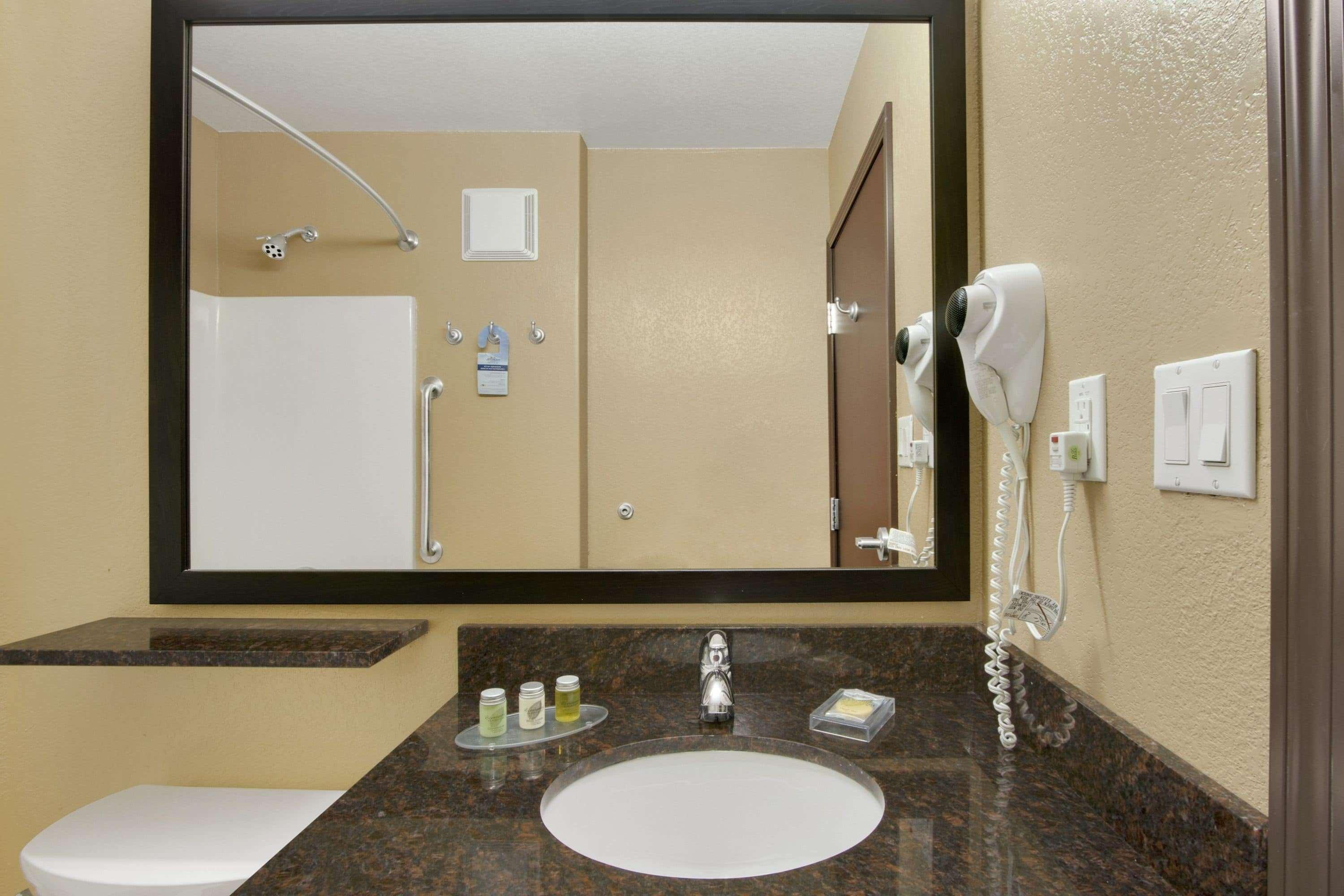 Microtel Inn & Suites By Wyndham Buda Austin South Exterior photo
