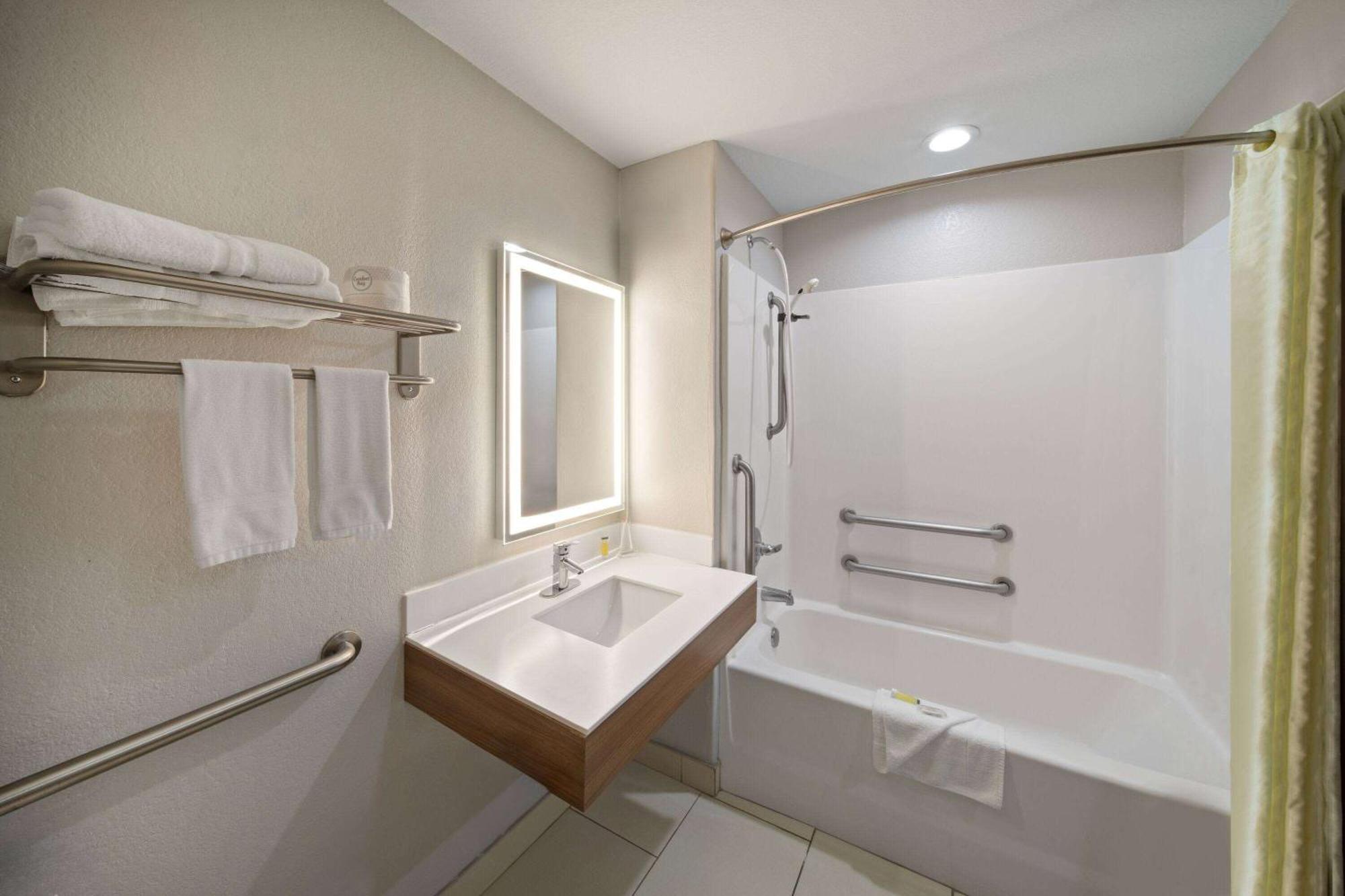 Microtel Inn & Suites By Wyndham Buda Austin South Exterior photo