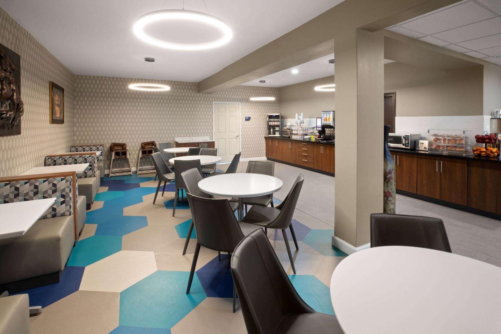 Microtel Inn & Suites By Wyndham Buda Austin South Exterior photo